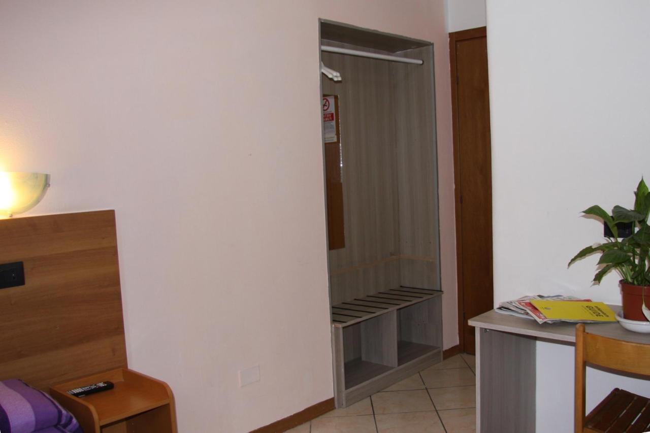Hotel Adelchi Milan Exterior photo